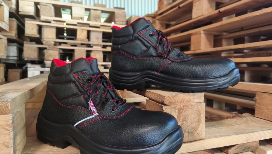 Villanyszerelő lábbelik, amelyek tényleg bírják a feszültséget